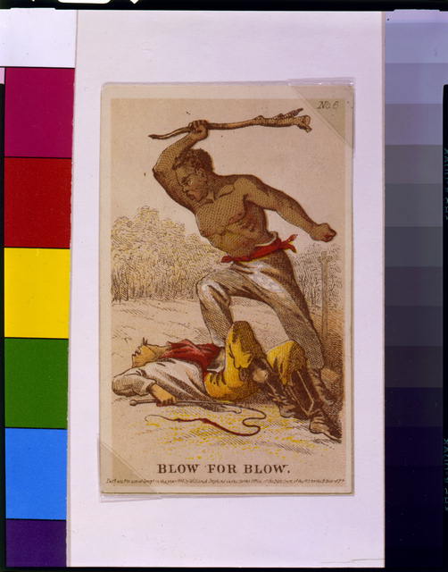 Imagem da obra Golpe por Golpe de Henry Louis Stephens, 1863. A ilustração retrata uma cena dramática de confronto físico durante o período da escravidão. No centro, um homem negro está em posição de ataque, levantando o braço direito para golpear com um pedaço de madeira. Ele está de pé, com o corpo inclinado para a frente, vestindo calças simples e amarradas com um cinto vermelho, além de um lenço vermelho na cintura. Seu rosto expressa determinação e fúria. No chão, sob ele, um homem branco está caído, parcialmente virado para cima, com o rosto contorcido de dor ou medo. Ele veste roupas amarelas e brancas com sinais de sangue em sua camisa. O fundo é simples, com uma vegetação rasteira e arbustos, sugerindo um ambiente ao ar livre, possivelmente em uma plantação ou área rural.